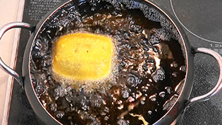 揚げ上がりに油温を170度に上げて油切れをよくする