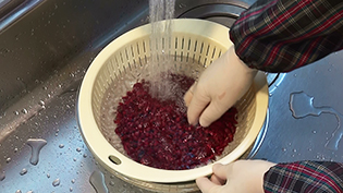 あんこの作り方:小豆を洗う