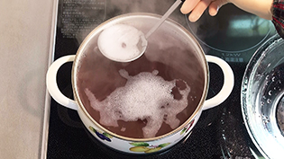 豆の芯が柔らかくなるまで約1時間煮る