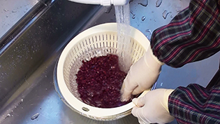 粒あんを圧力鍋で作るレシピ:小豆を洗う