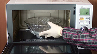ラップをして600Wの電子レンジに2分かける