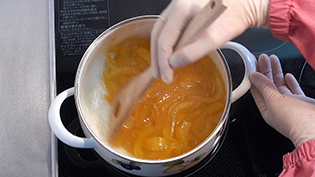 鍋をかえしながら煮る