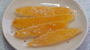 甘夏で作ったピールはビターチョコと一緒に食べるとおいしい