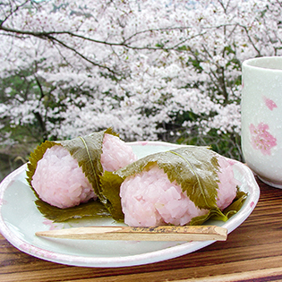 餅米を使った関西風桜餅の作り方