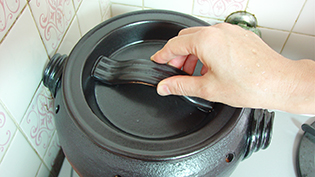 ふたをして約15分強火で焼く