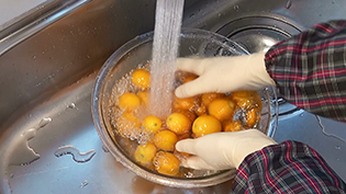 金柑の甘露煮の作り方:きんかんは水で洗う