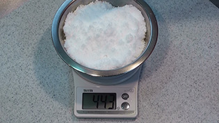 砂糖の重さは皮の重さの6〜8割にする