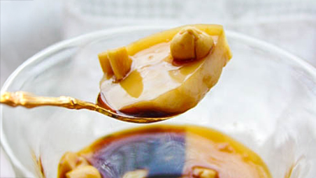 黒糖生姜シロップをかけた豆腐花
