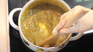 残った梅はジャム作りに利用する
