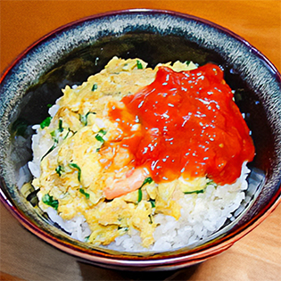 蟹のオムレツ丼の作り方