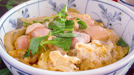 肉に味が染みてジューシーな親子丼