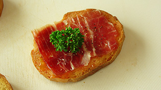 パセリをのせている