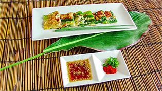 食べやすい大きさに切り分けて、お皿に盛り、タレにつけていただく
