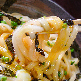 おでんの残りで作る和風カルボナーラうどん