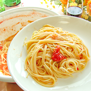トマト鍋の残りで作るトマトソースパスタ(ナポリタン)
