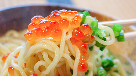 スープには鮭のコラーゲンがたっぷり