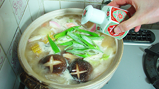 醤油を少々風味付けにかける