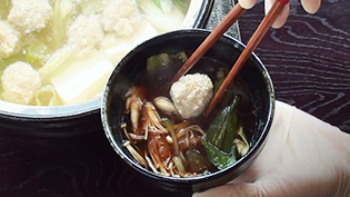 5分ほど軽く煮て野菜とつくねを食べる