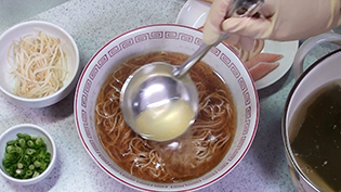 足りない味を調整する
