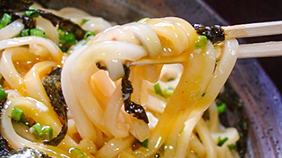 おでんの残りで作る和風カルボナーラうどん