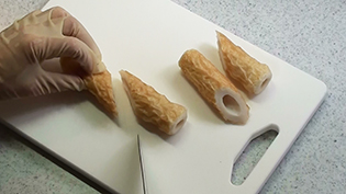 ちくわとはんぺんは食べやすい大きさに切る