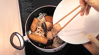 動画:おでんの美味しい残りスープで作るカレーうどんレシピ