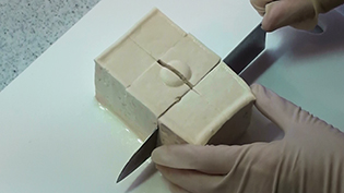 豆腐を6等分に切る