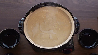 湯をグラグラに沸かす