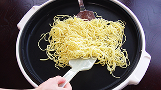 ひっくり返して、裏面も焼き色がつくまで焼く