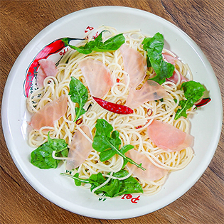 生ハムとルッコラのパスタの作り方