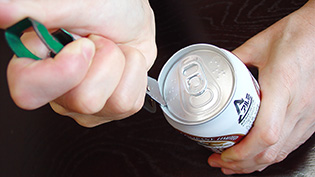 枝豆の友のおいしいビールの注ぎ方