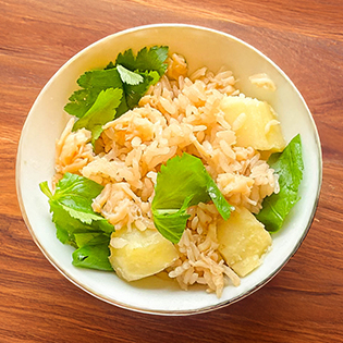 ホタテ缶詰とじゃがいもの炊き込みご飯