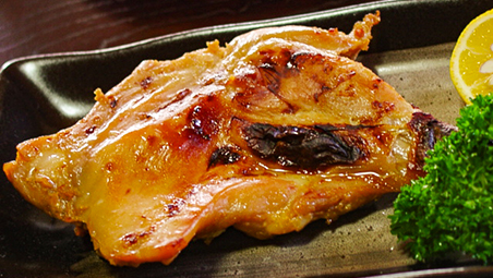ほんのり甘くてジューシーな鶏足の酒粕味噌漬け焼き