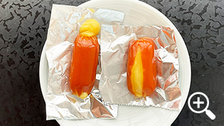 燻製チーズの美味しい食べ方その2:アルミホイルにチーズをのせ、オーブントースターでこんがり焼く