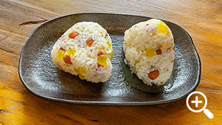 燻製チーズで作るいぶりがっこ風おむすび
