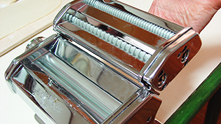 本体にカッターを取り付け、ハンドルをつけかえる