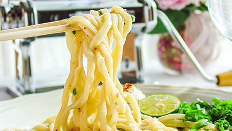 パスタマシーンで作った釜玉うどん