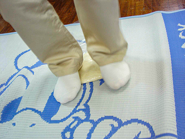 讃岐うどんの手打ち手順(4):足踏み