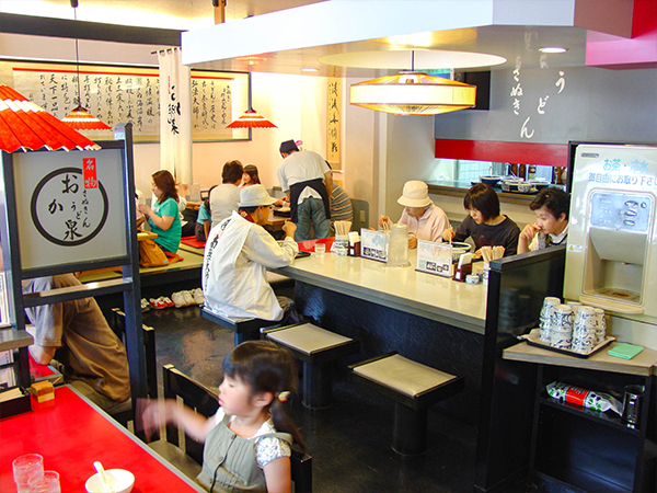 おか泉の明るくて素敵な店内