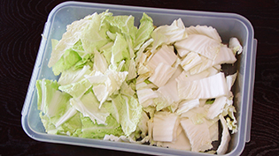 葉と茎を分けて茎に多くの塩をまぶしてもよい