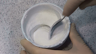 白玉粉を水でよく溶く