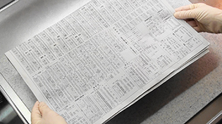 新聞紙をかけて2〜3時間以上暗い所に置く