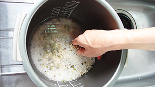 一混ぜして2時間くらい吸水させている
