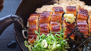 3回目はだし汁をかけ、お茶漬けにして食べる