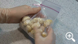 栗を甘くする方法:栗を砂糖でもみ込んで冷凍してから炊くと甘い栗ご飯ができる