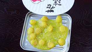 バットに広げてうちわで手早く冷ますと、照りが出る