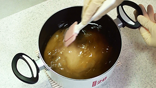 鍋に【A】の材料をすべて入れて混ぜる