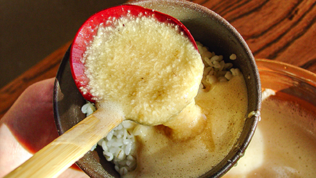 だしの旨味がきいた醤油味のとろろご飯