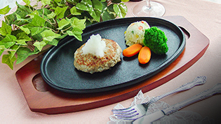 器に盛り、大根おろしとポン酢醤油をかけていただく